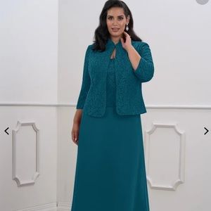 Azazie Full Length Chiffon and Lace Gown. NOTE: The color is a hunter green!